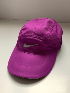🔥 RARE FIND: Dri-FIT 5-Panel Running Cap in Stunning Magenta!